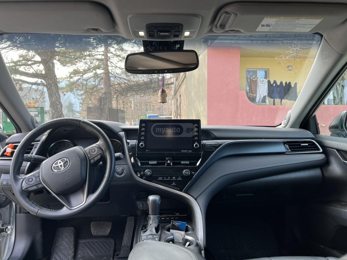 Toyota SE 4dr All-Wheel Drive Sedan A — миниатюра 5