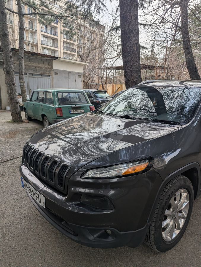Jeep Cherokee - фото 1