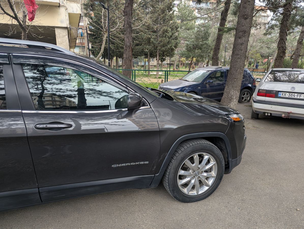 Jeep Cherokee - фото 4