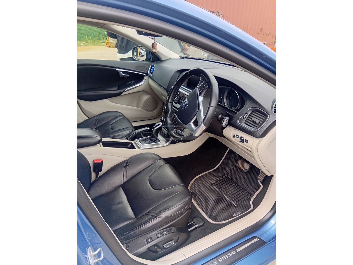 Volvo V 40 - фото 10