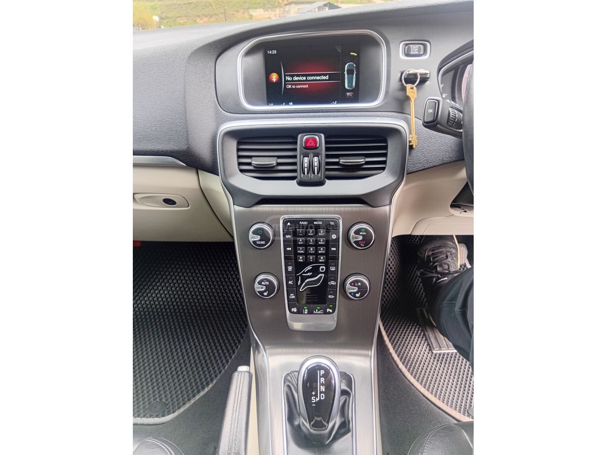 Volvo V 40 - фото 11