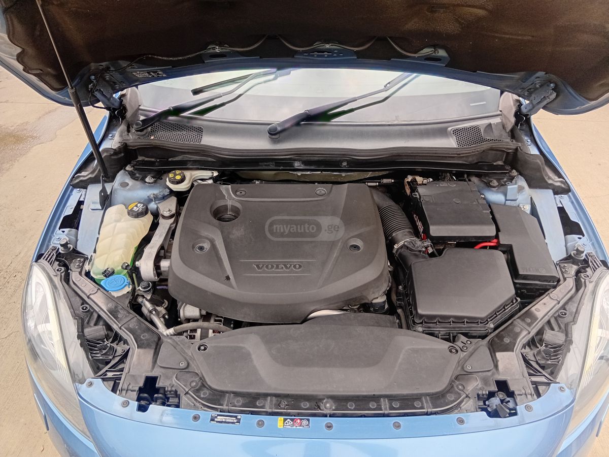 Volvo V 40 - фото 13