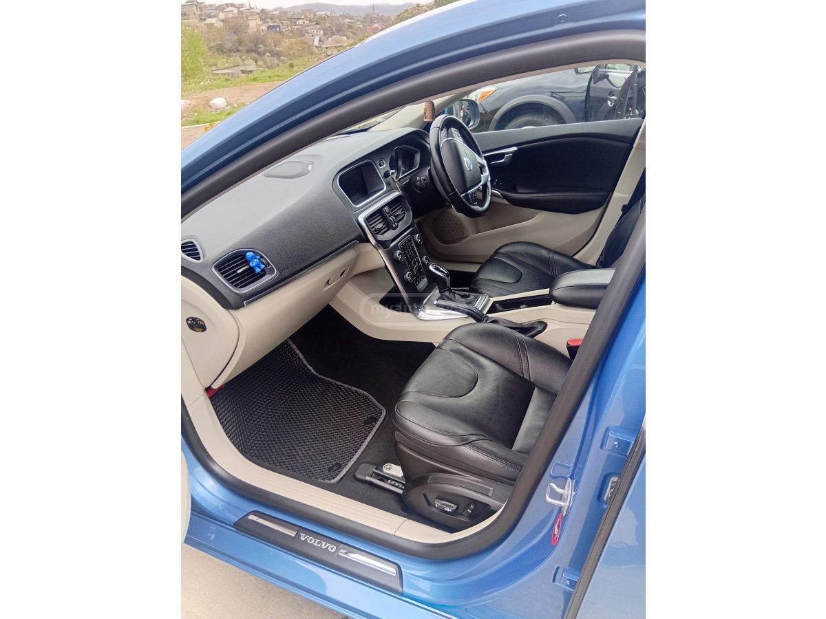 Volvo V 40 - фото 8