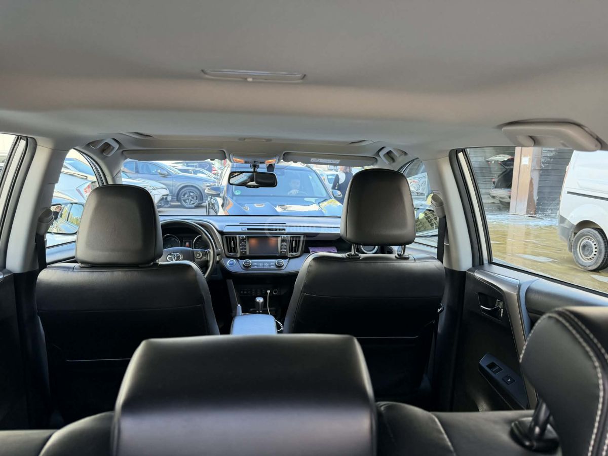 Toyota RAV 4 - фото 2