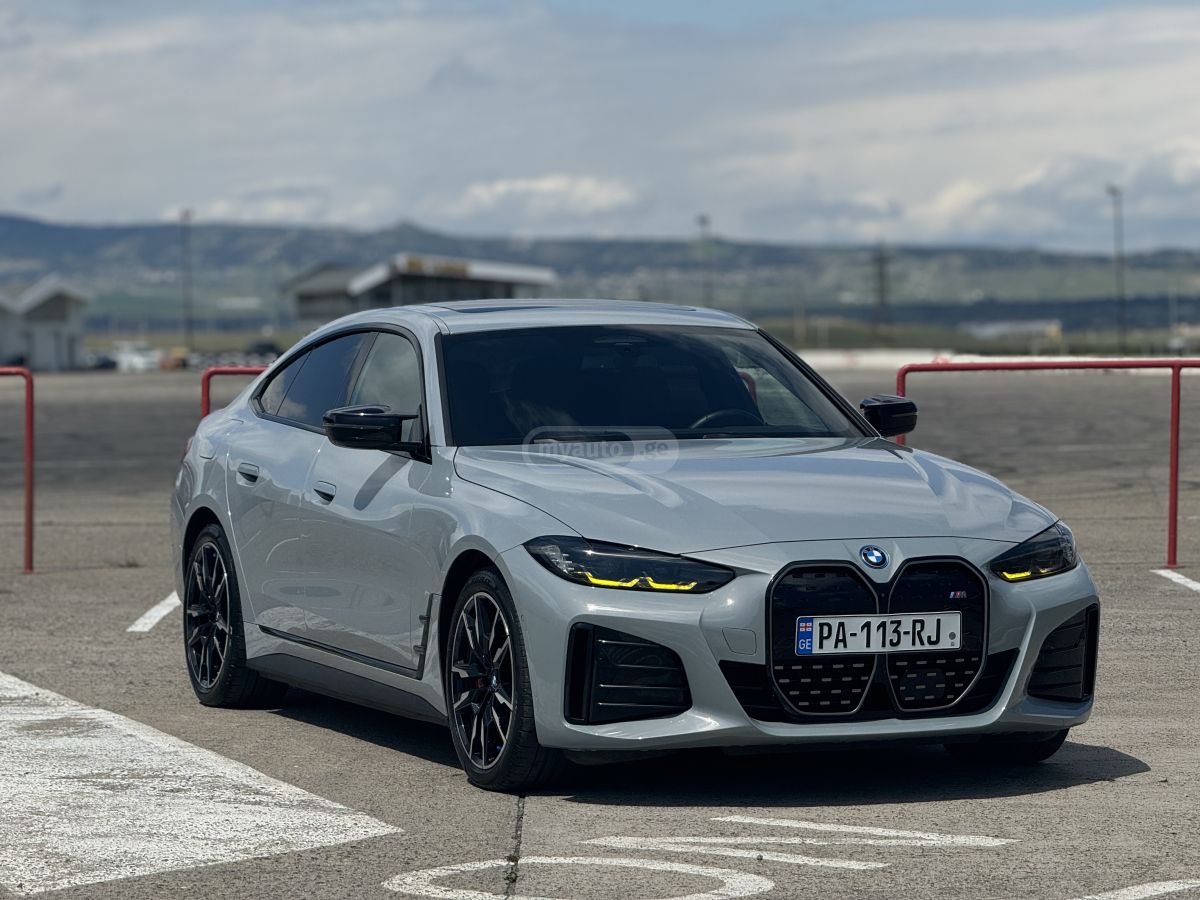 BMW i4 - фото 1
