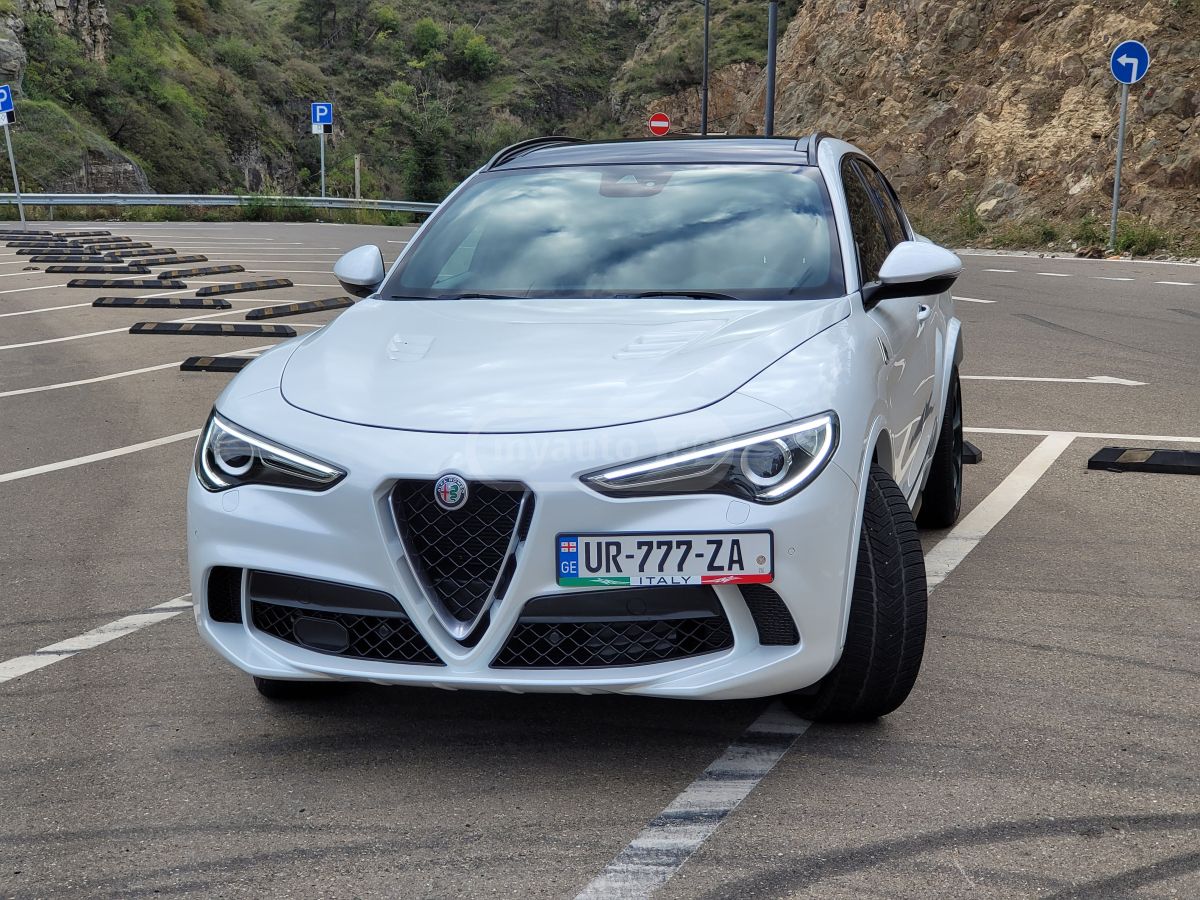 Alfa Romeo Stelvio - фото 1