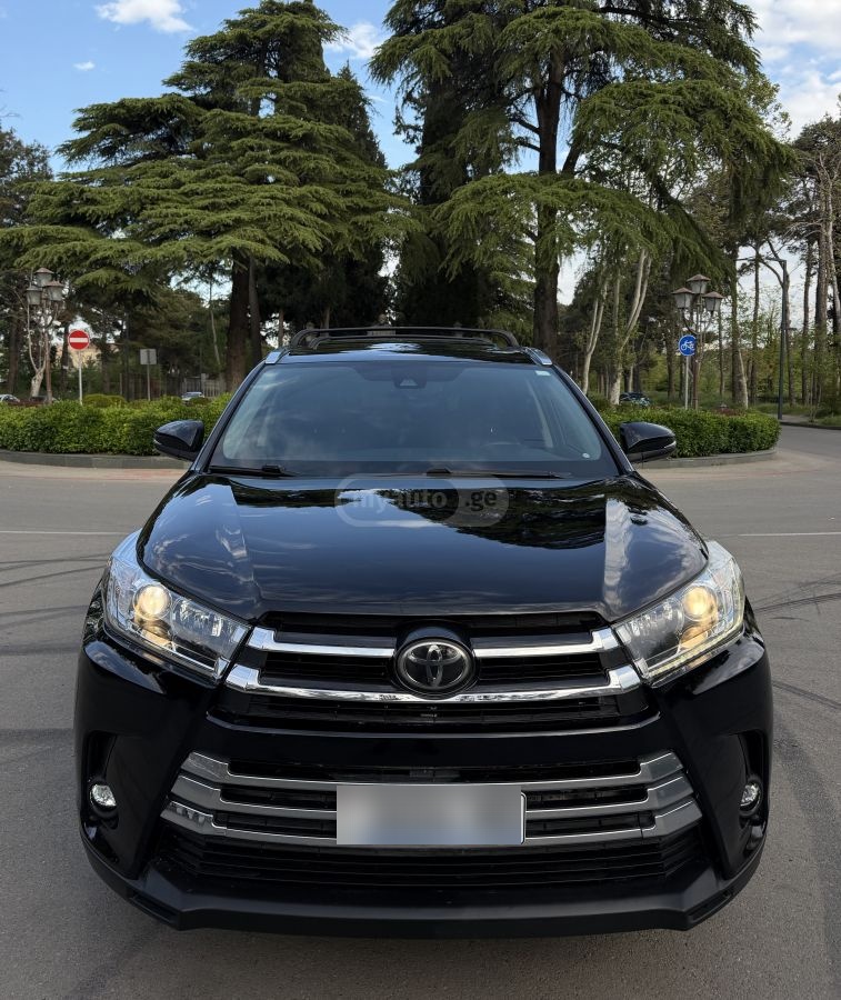 Toyota Highlander - фото 1