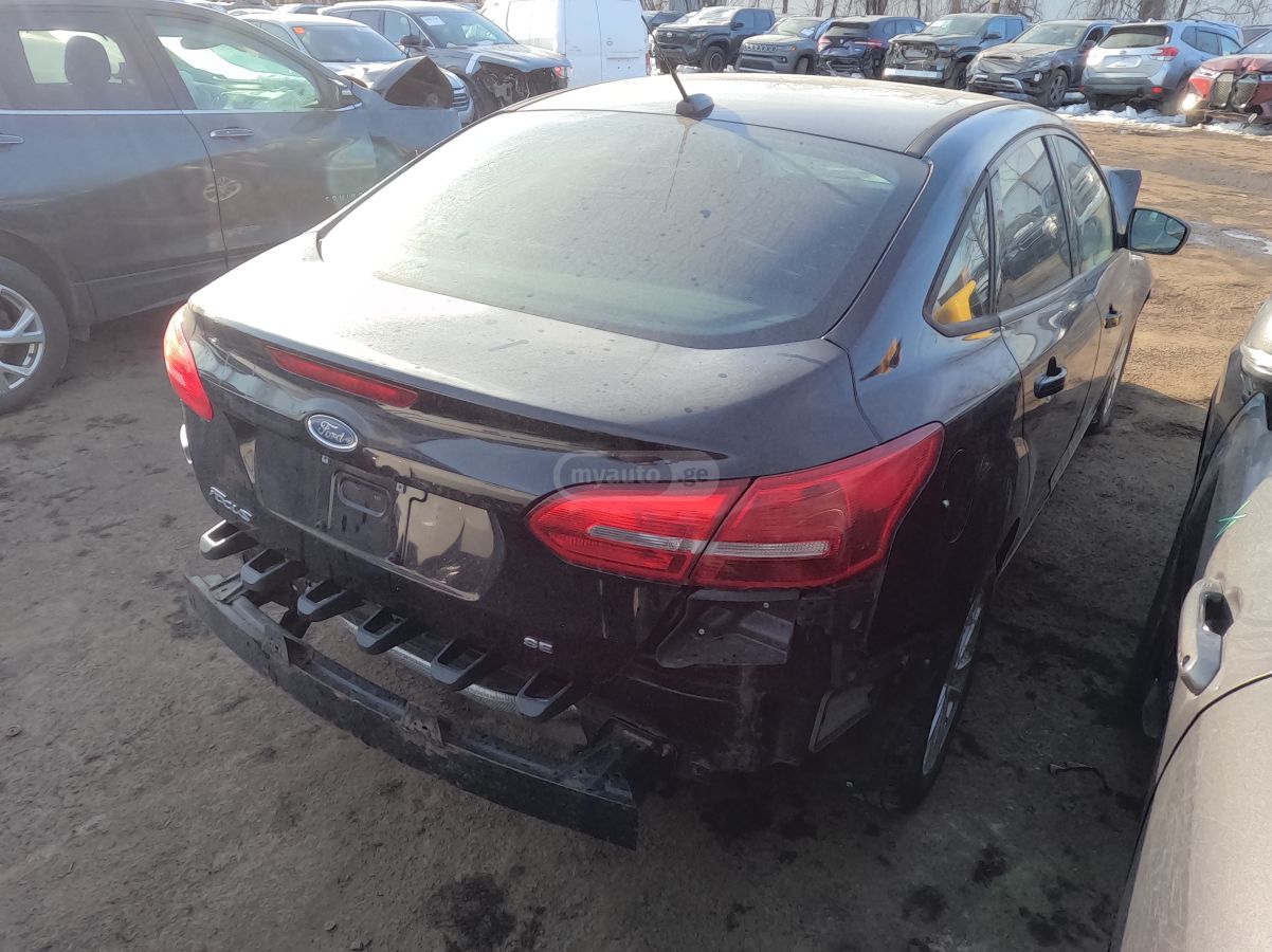 Ford Focus - фото 1