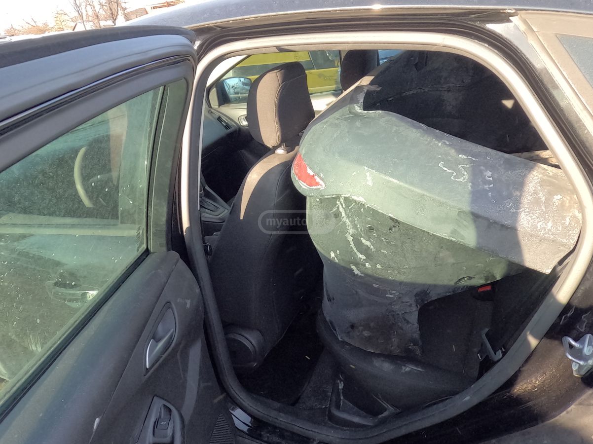 Ford Focus - фото 15