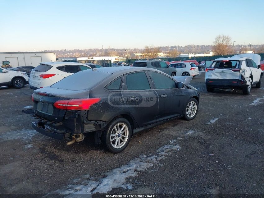 Ford Focus - фото 8