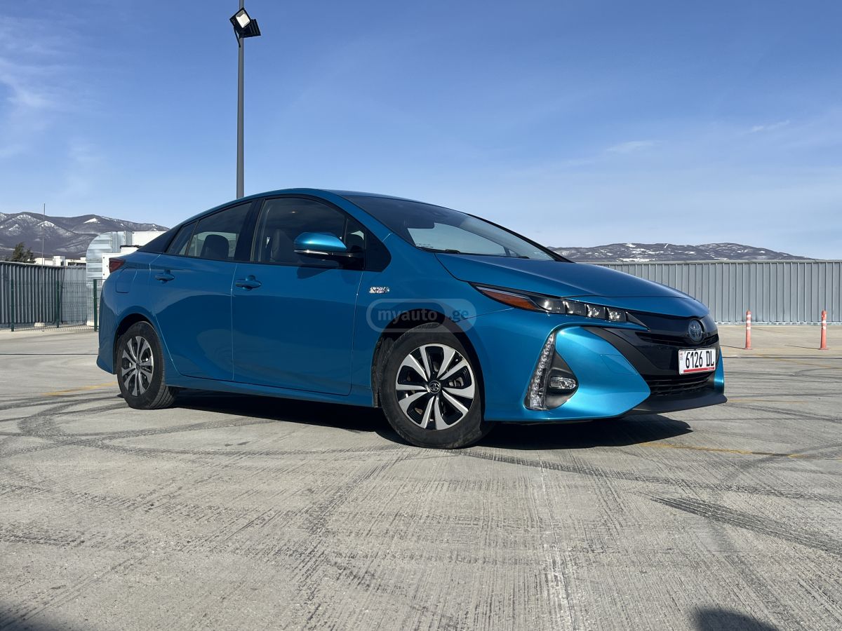 Toyota Prius - фото 1