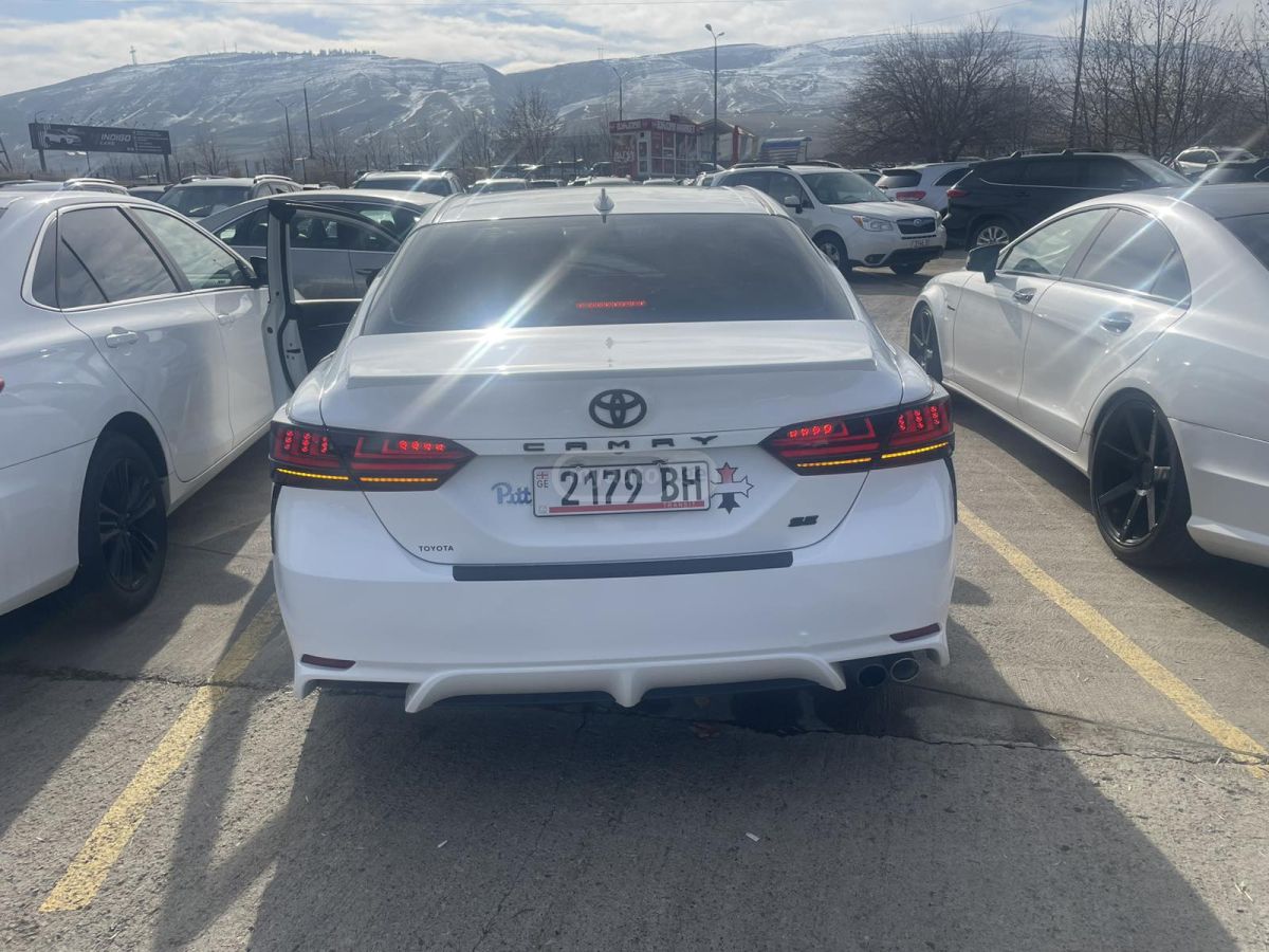 Toyota Camry - фото 2