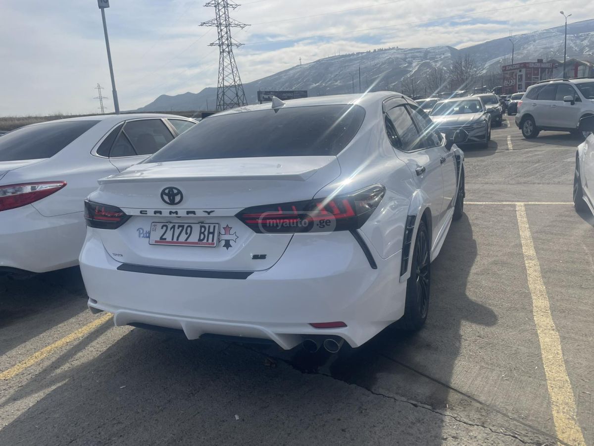 Toyota Camry - фото 4