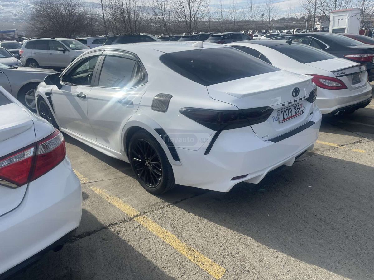 Toyota Camry - фото 5