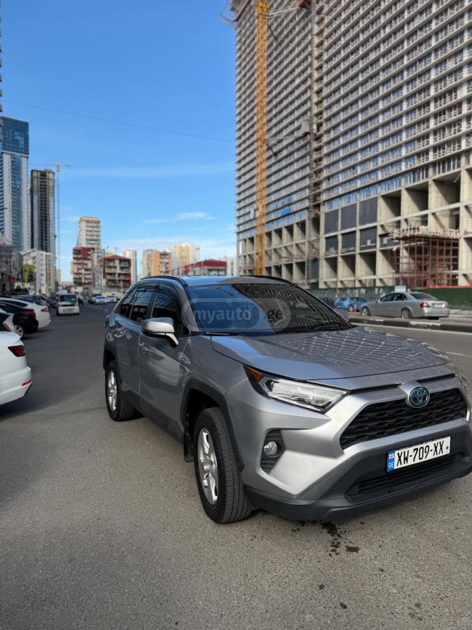 Toyota RAV 4 - фото 1