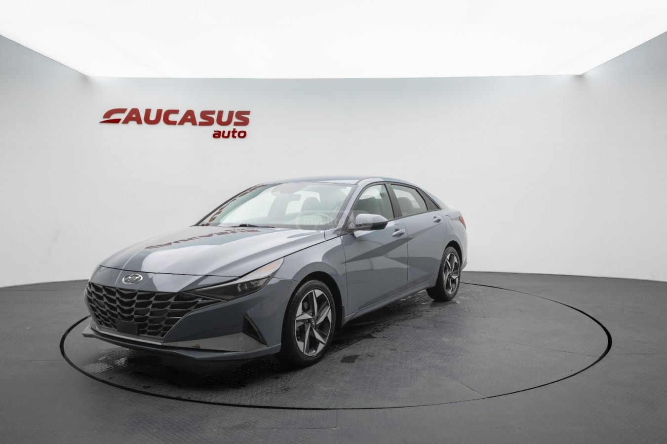 Hyundai Elantra - фото 1