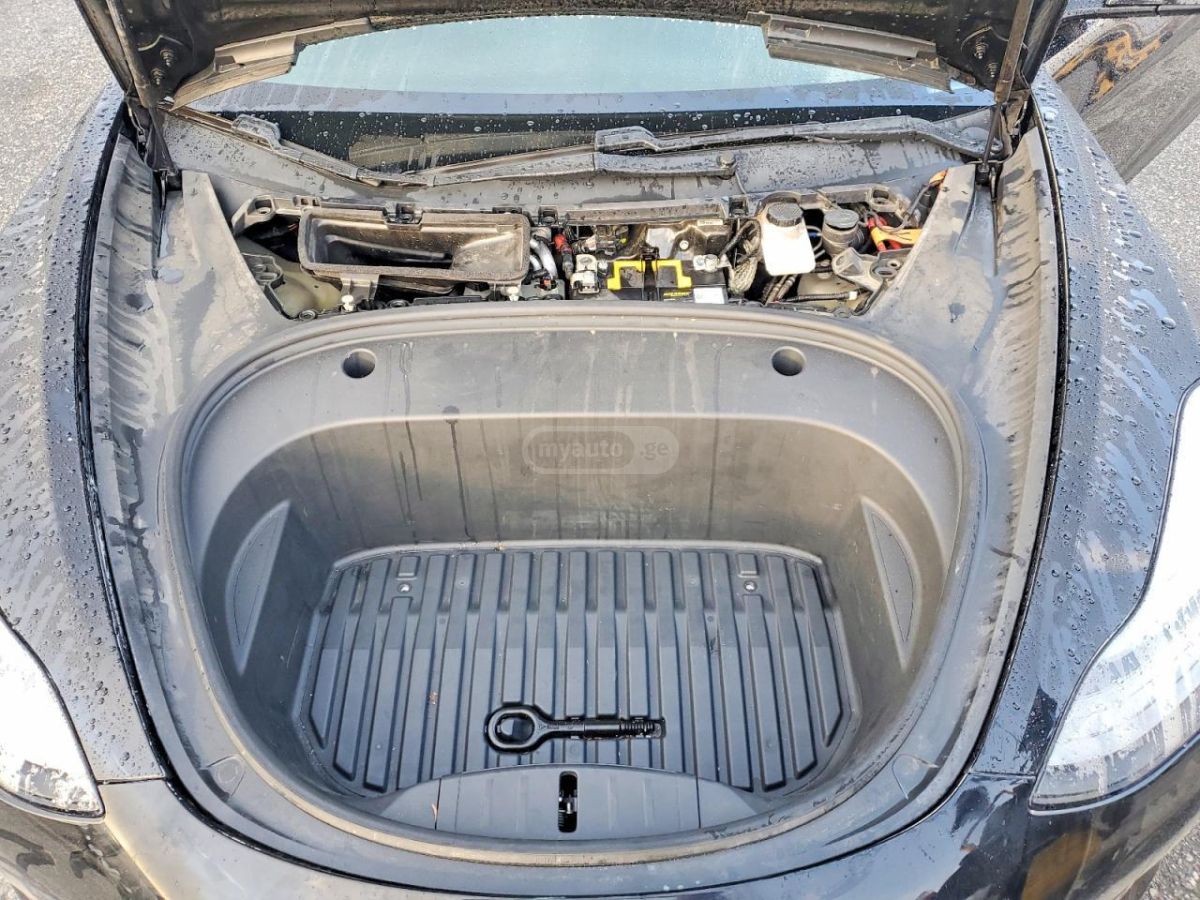 Tesla Model 3 - фото 10