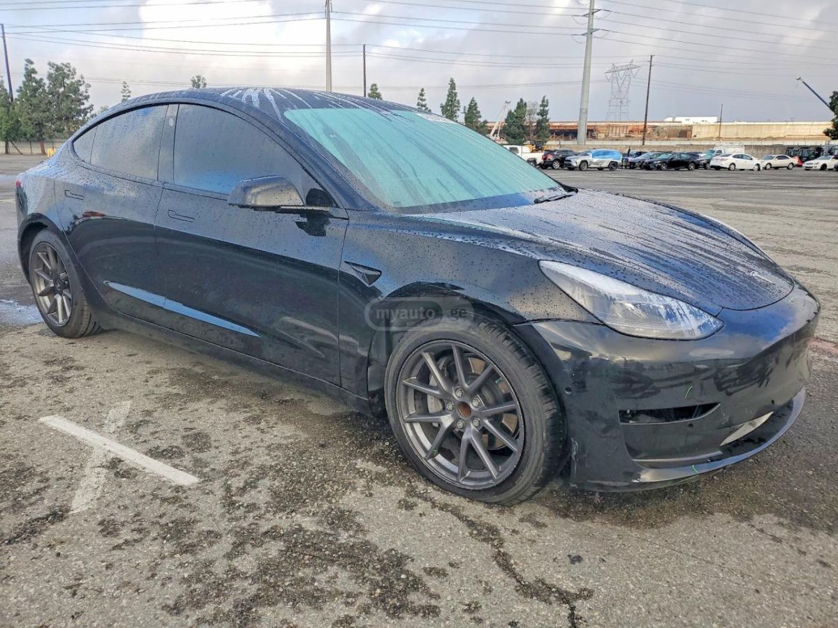Tesla Model 3 - фото 2