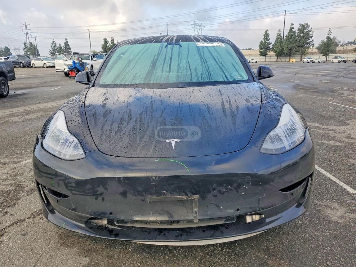 Tesla Model 3 - фото 3