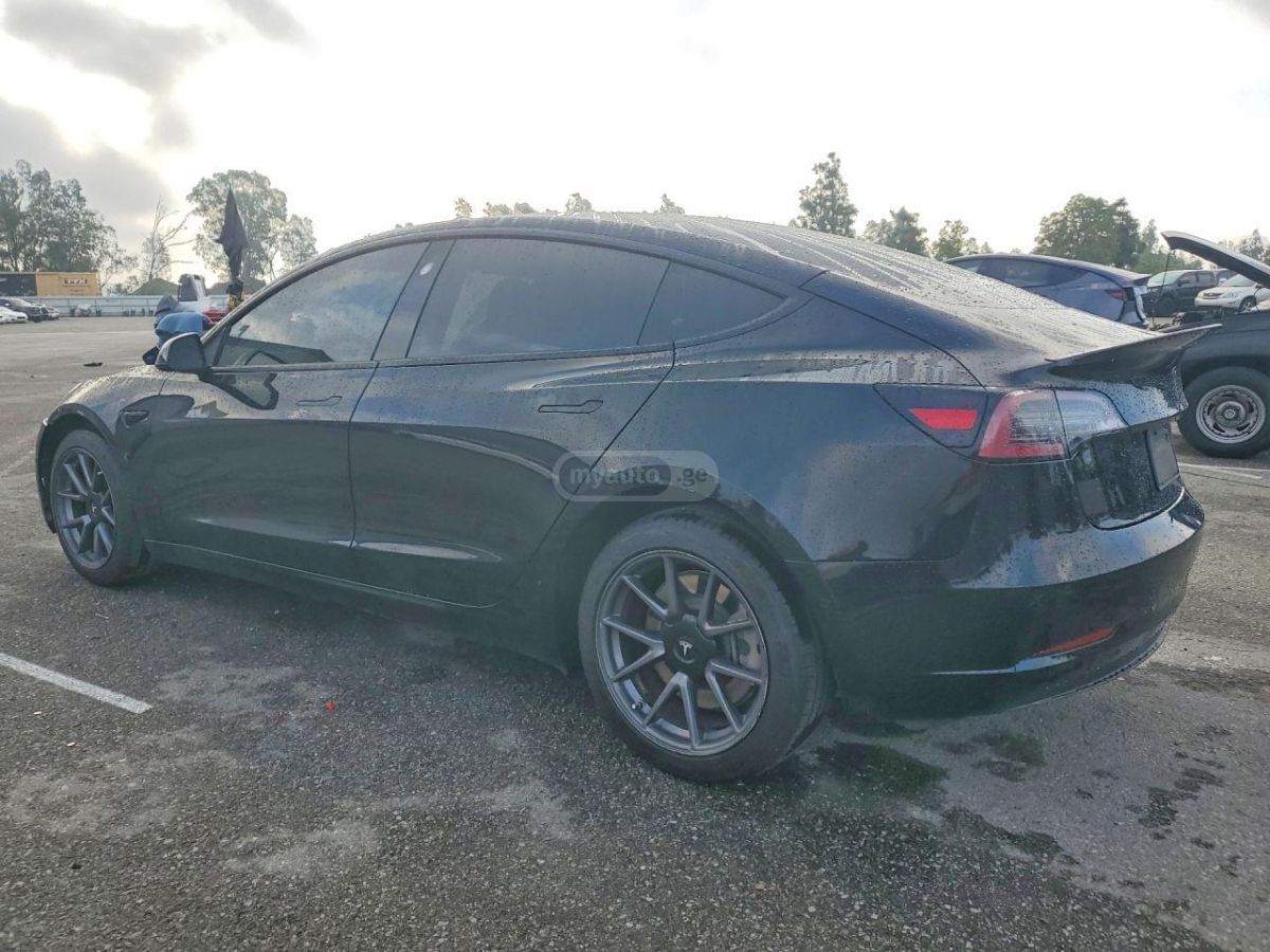 Tesla Model 3 - фото 4