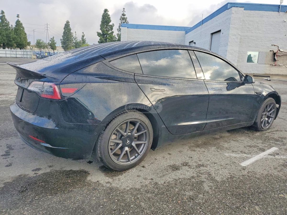 Tesla Model 3 - фото 5