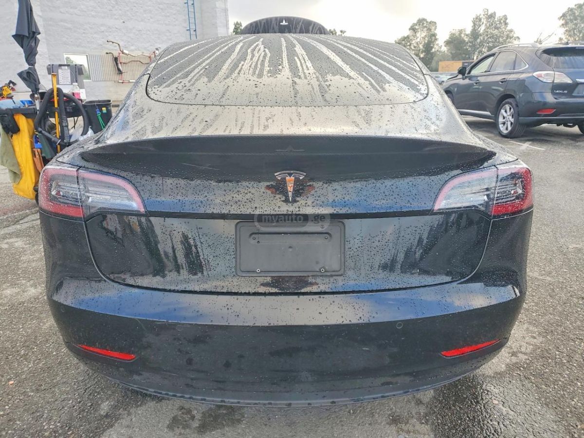 Tesla Model 3 - фото 6