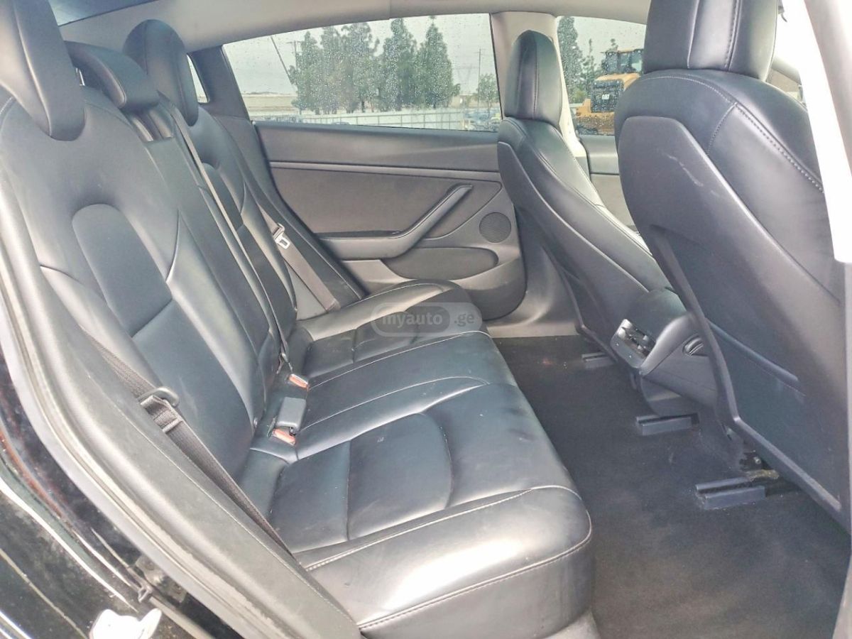 Tesla Model 3 - фото 9