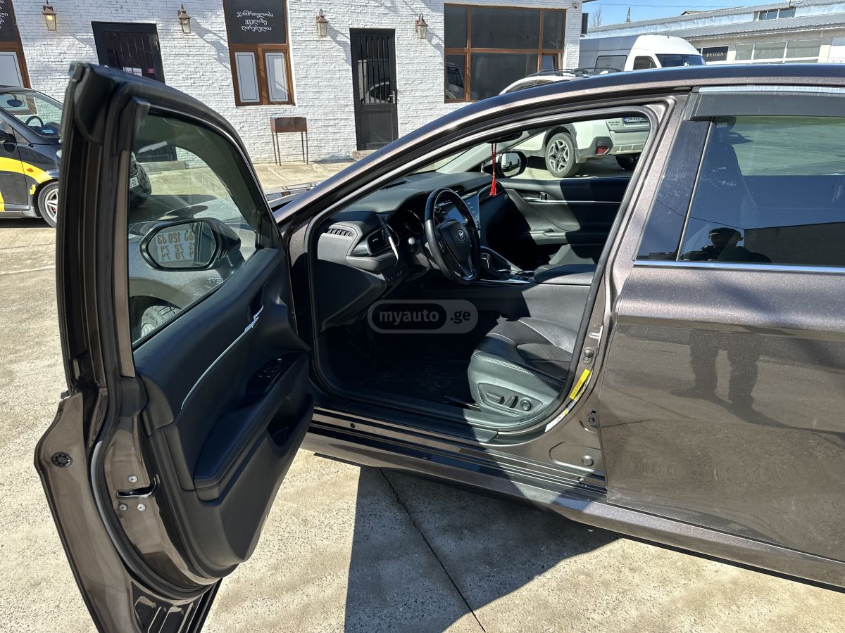 Toyota Camry - фото 9