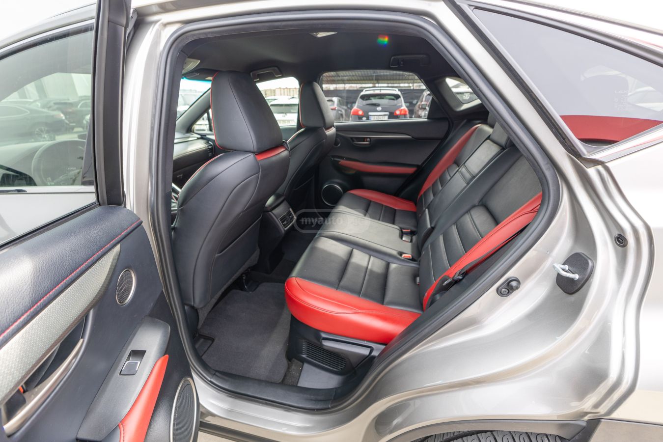 Lexus F SPORT 4dr Front-Wheel Drive — миниатюра 10