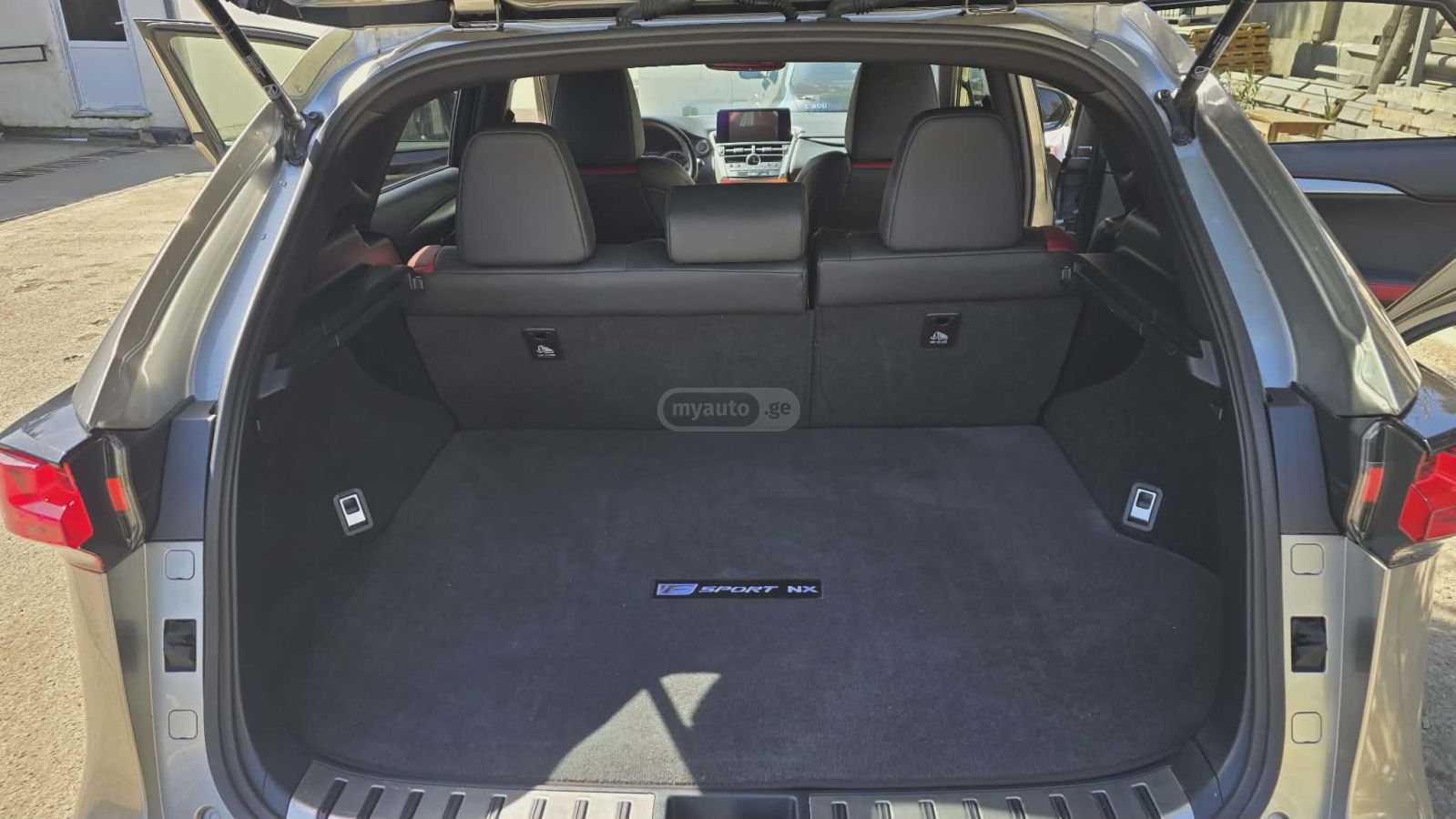 Lexus F SPORT 4dr Front-Wheel Drive — миниатюра 13