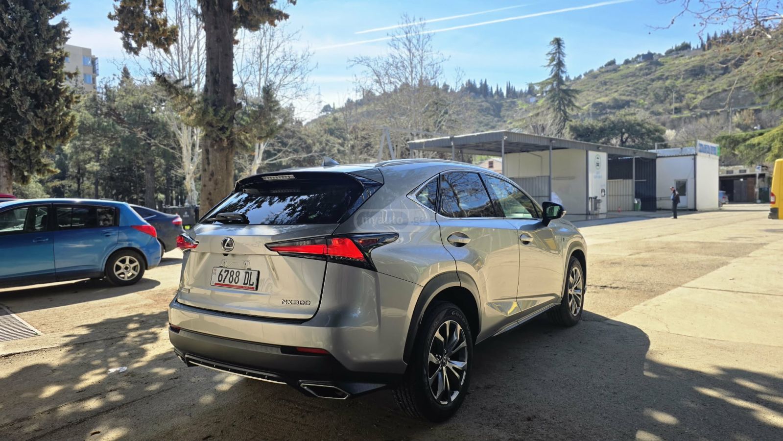 Lexus F SPORT 4dr Front-Wheel Drive — миниатюра 3