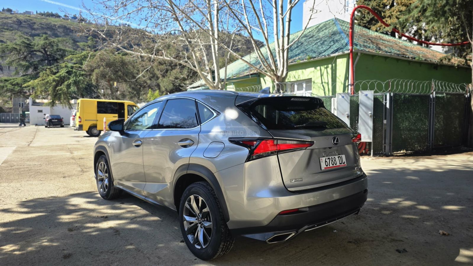 Lexus F SPORT 4dr Front-Wheel Drive — миниатюра 4