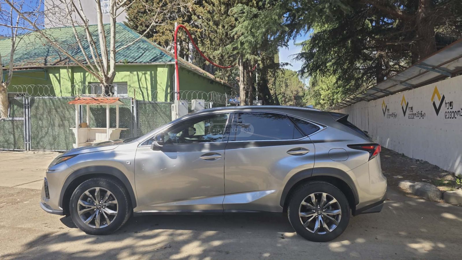 Lexus F SPORT 4dr Front-Wheel Drive — миниатюра 6