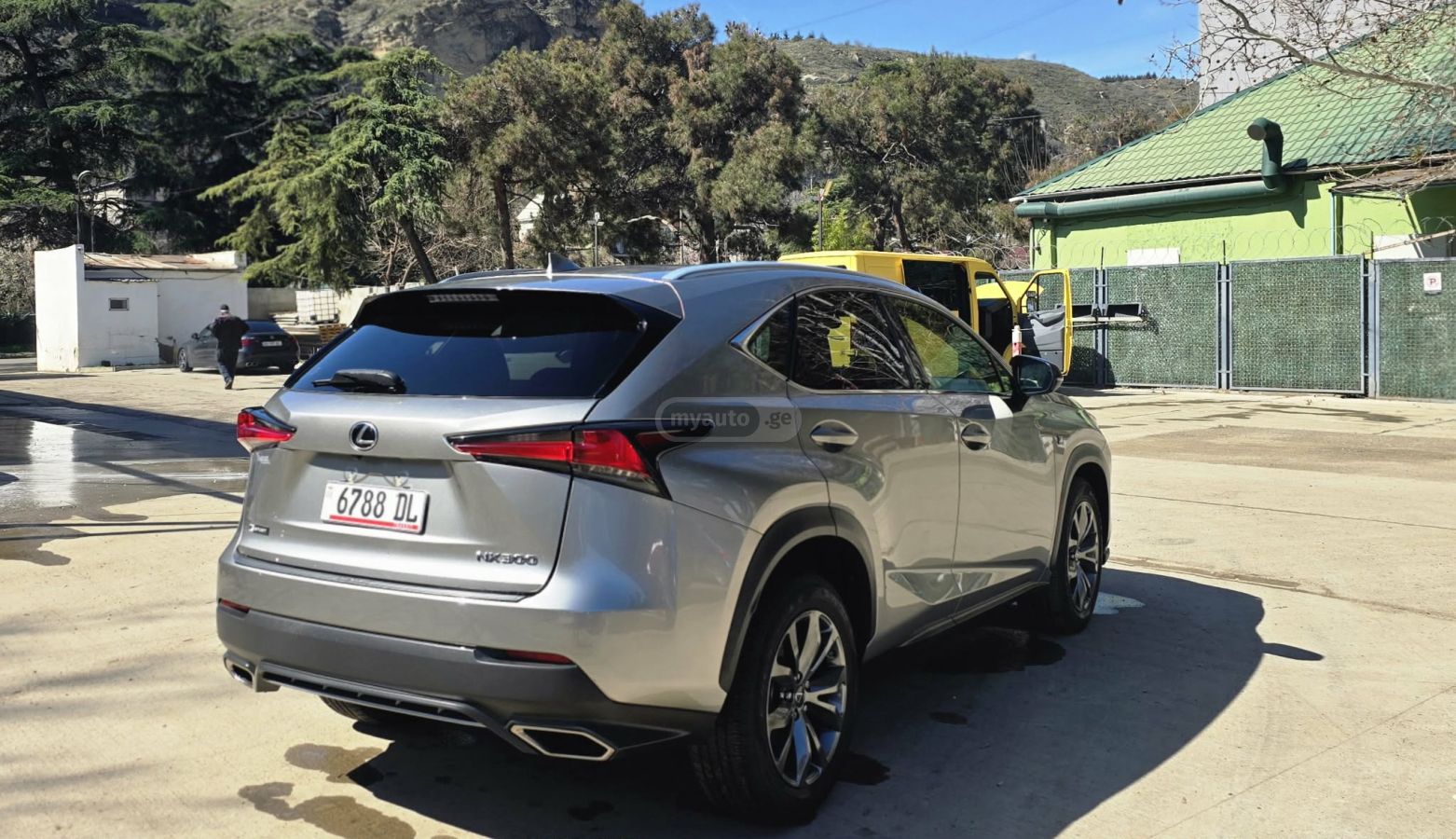 Lexus F SPORT 4dr Front-Wheel Drive — миниатюра 7