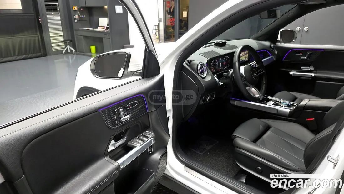 Mercedes-Benz GLB 35 AMG 2024 — миниатюра 11