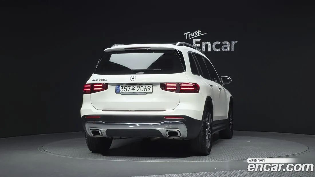 Mercedes-Benz GLB 35 AMG 2024 — миниатюра 4