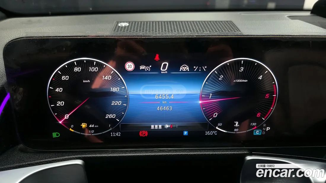 Mercedes-Benz GLB 35 AMG 2024 — миниатюра 8