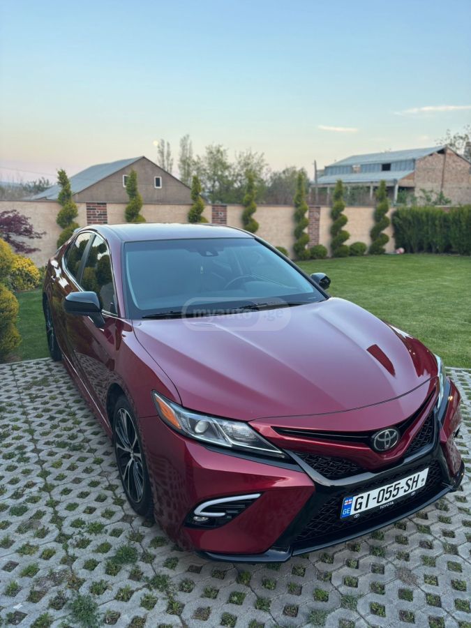 Toyota Camry - фото 2