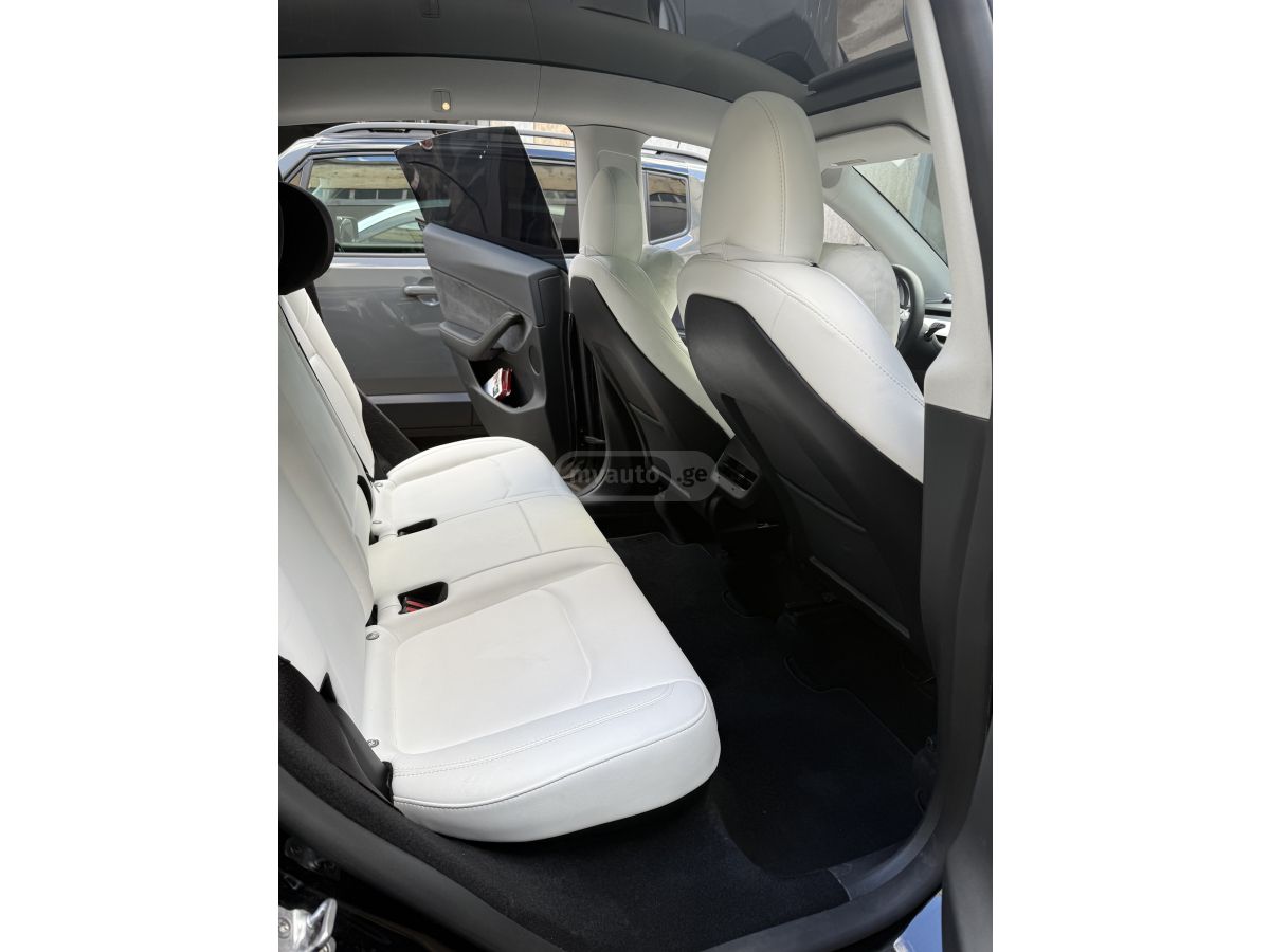 Tesla Model Y - фото 12