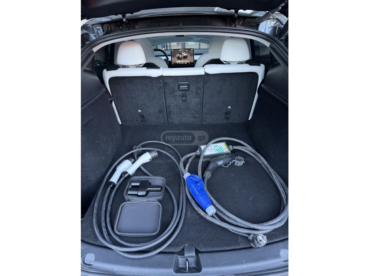 Tesla Model Y - фото 13