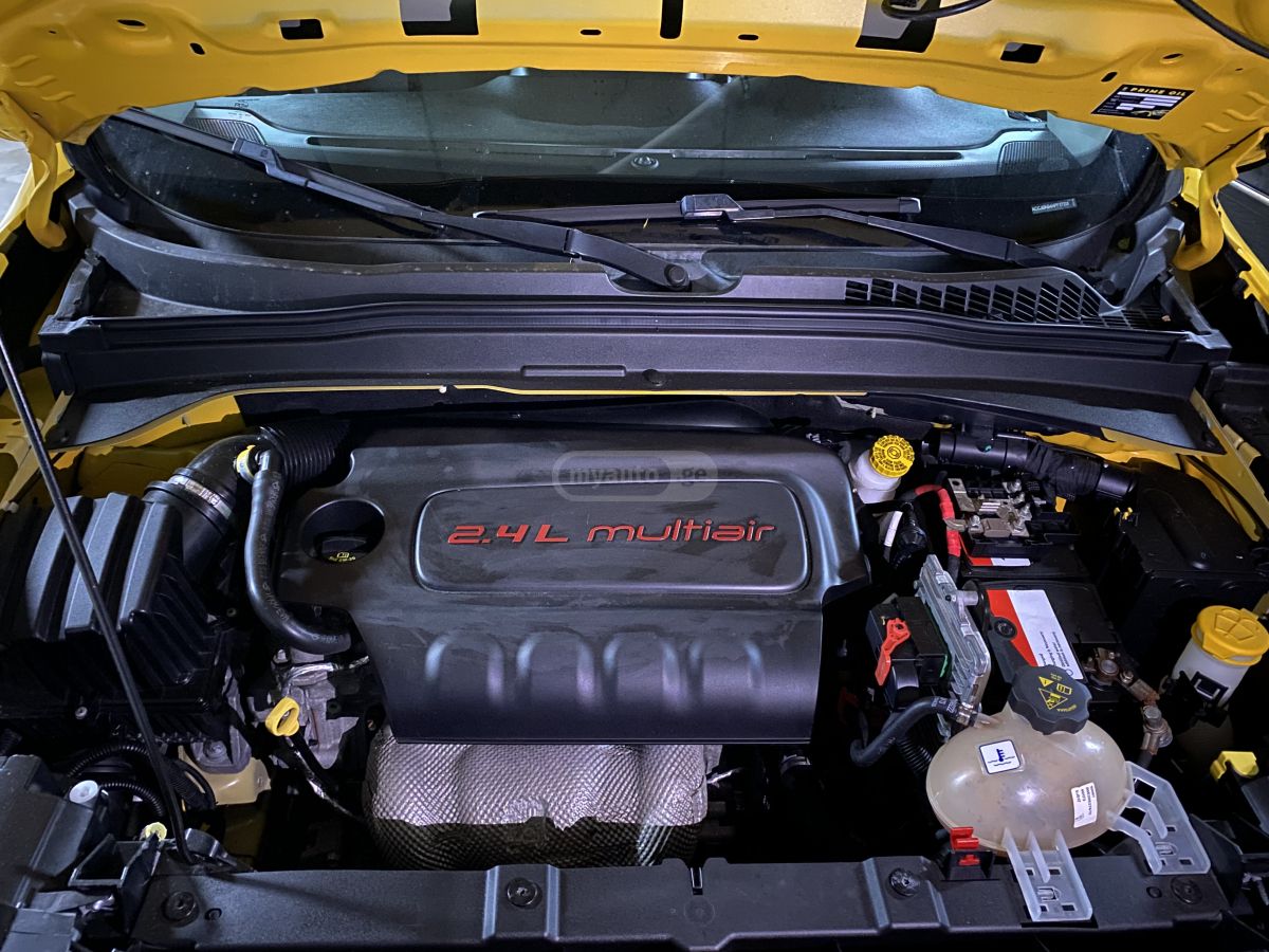 Jeep Renegade - фото 12