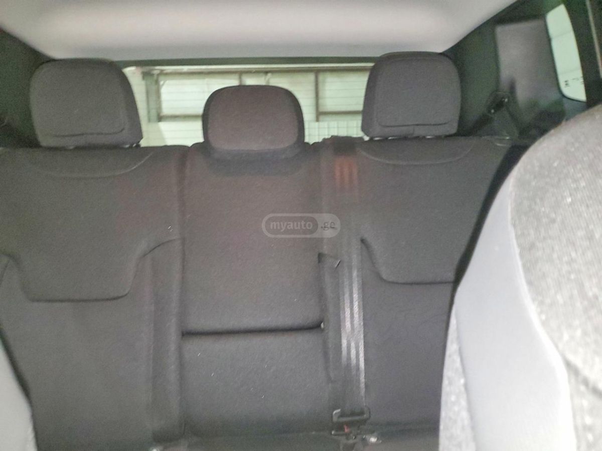 Jeep Renegade - фото 10