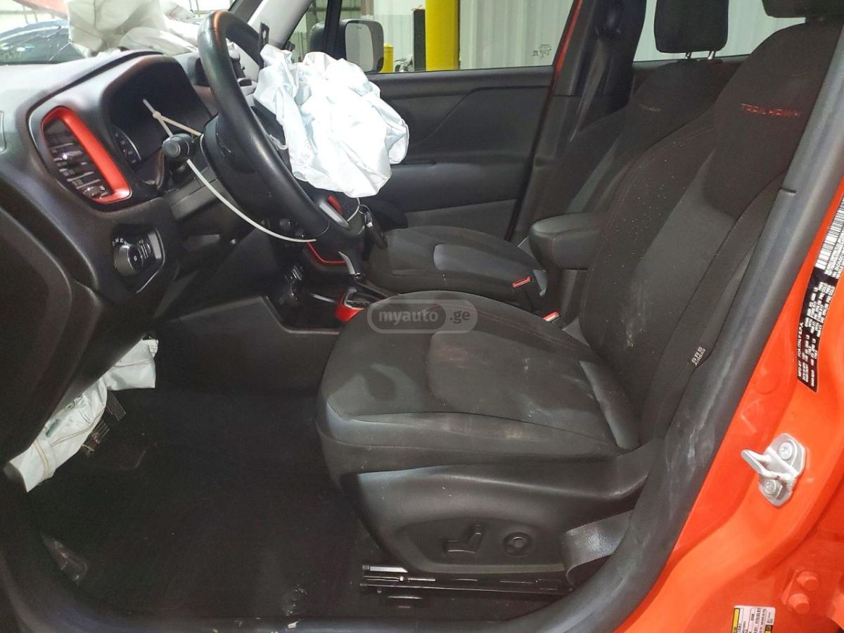 Jeep Renegade - фото 7