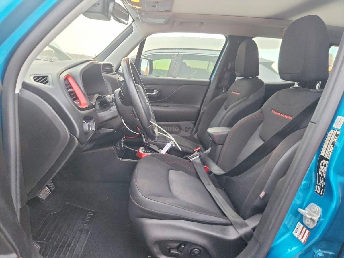 Jeep Renegade - фото 7