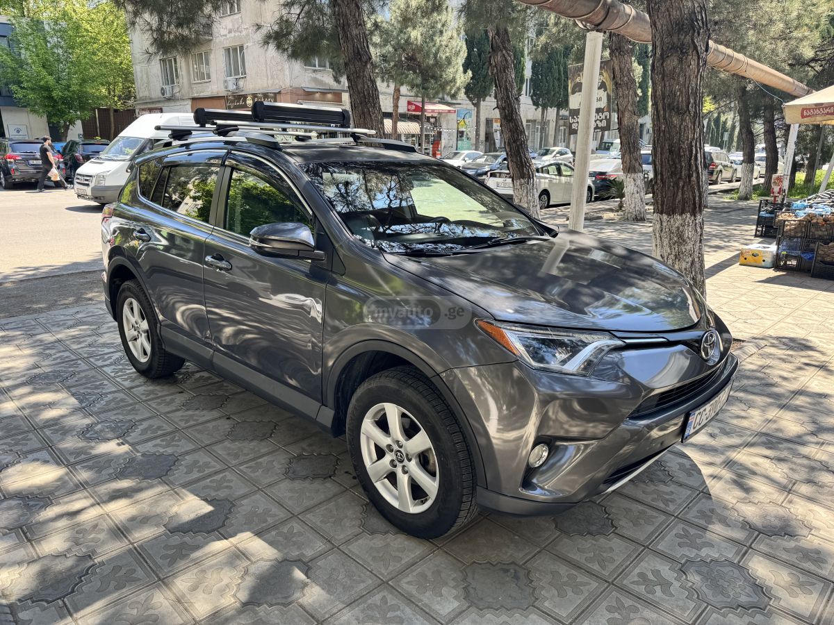 Toyota Rav 4 - фото 1
