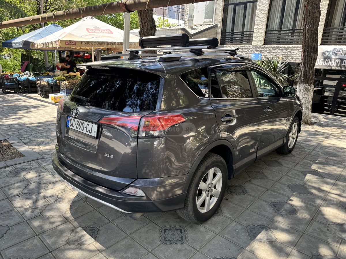 Toyota Rav 4 - фото 4
