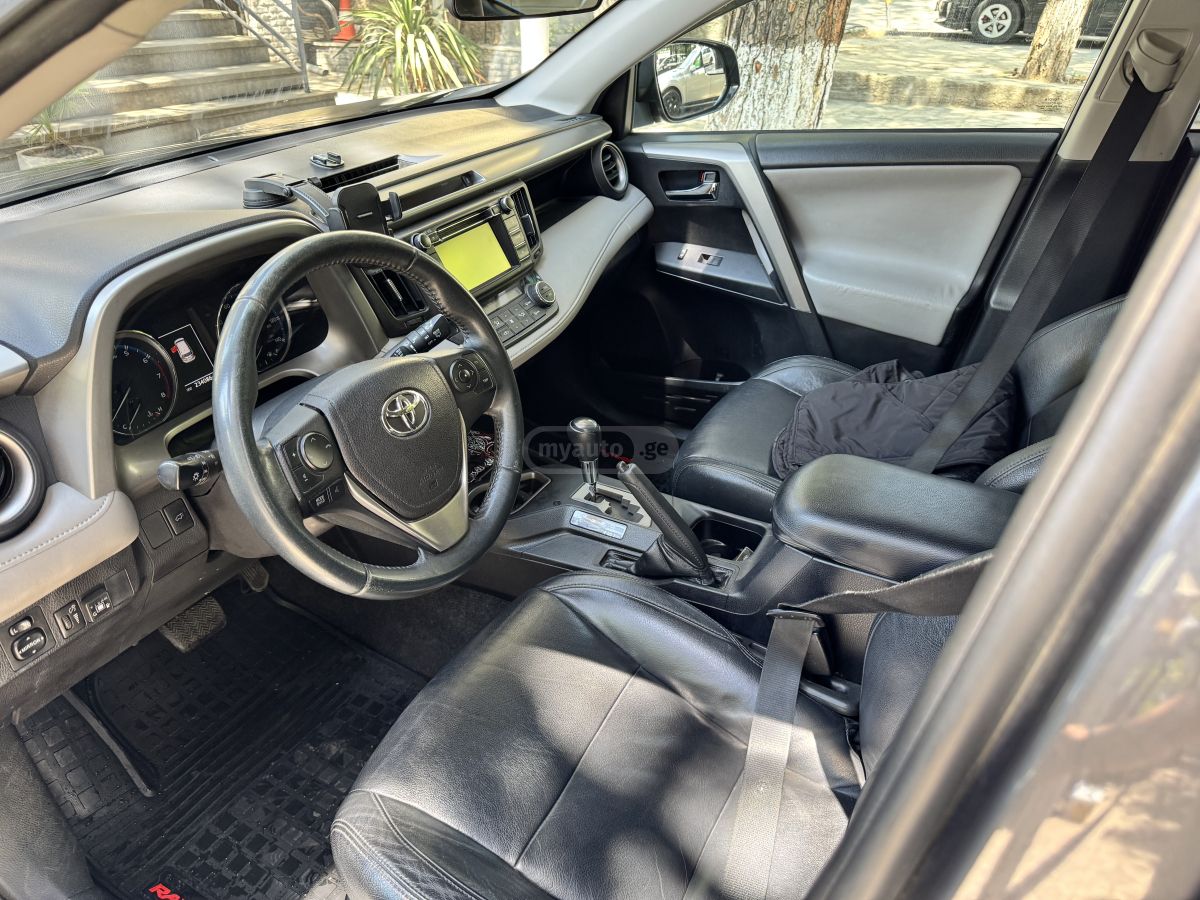 Toyota Rav 4 - фото 6