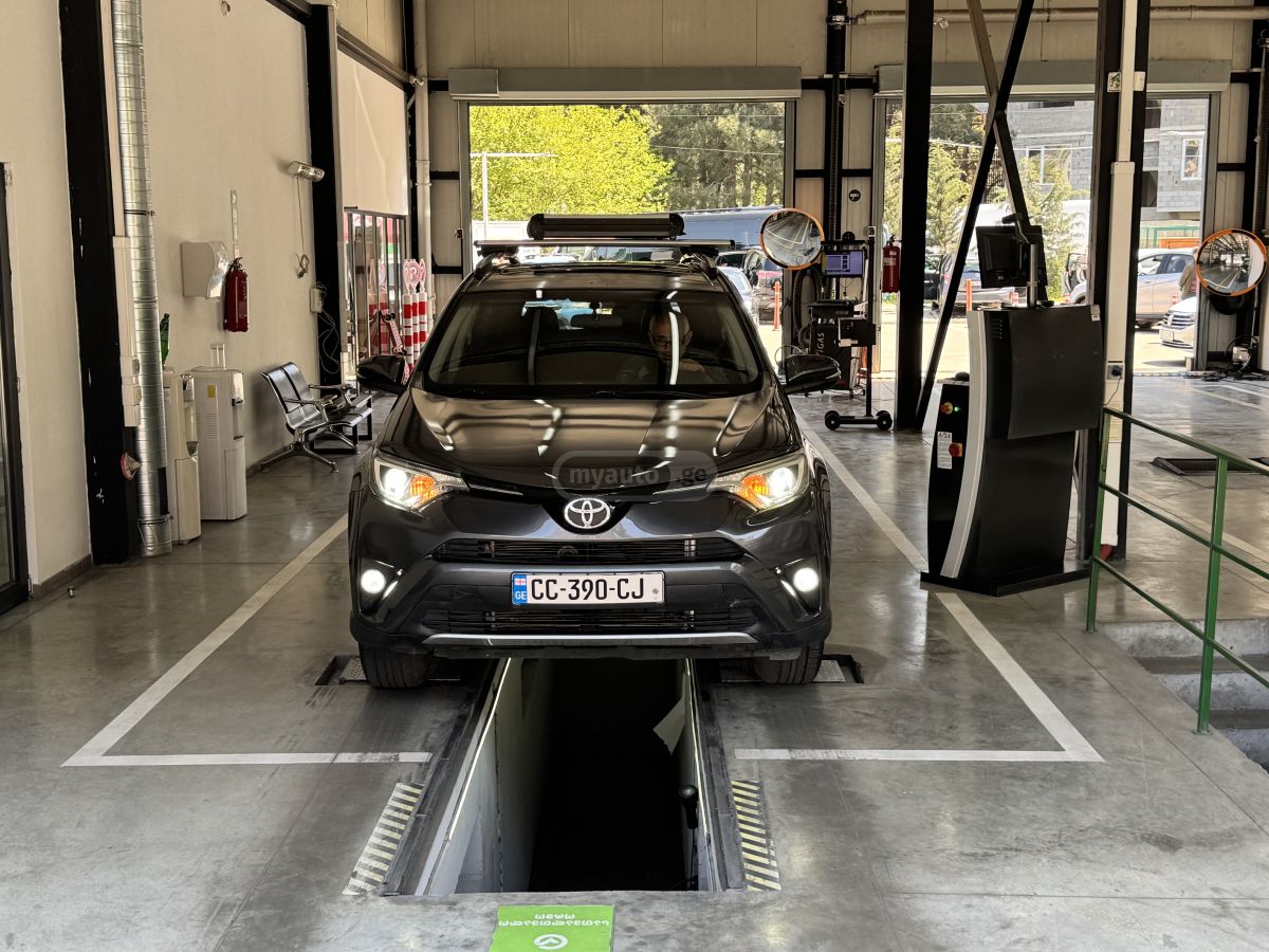 Toyota Rav 4 - фото 7