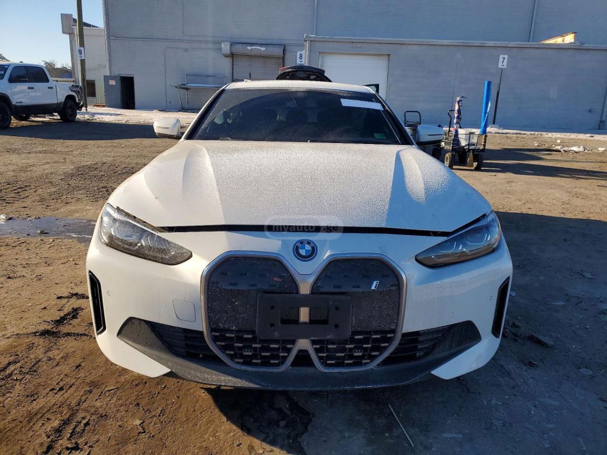 BMW i4 - фото 1