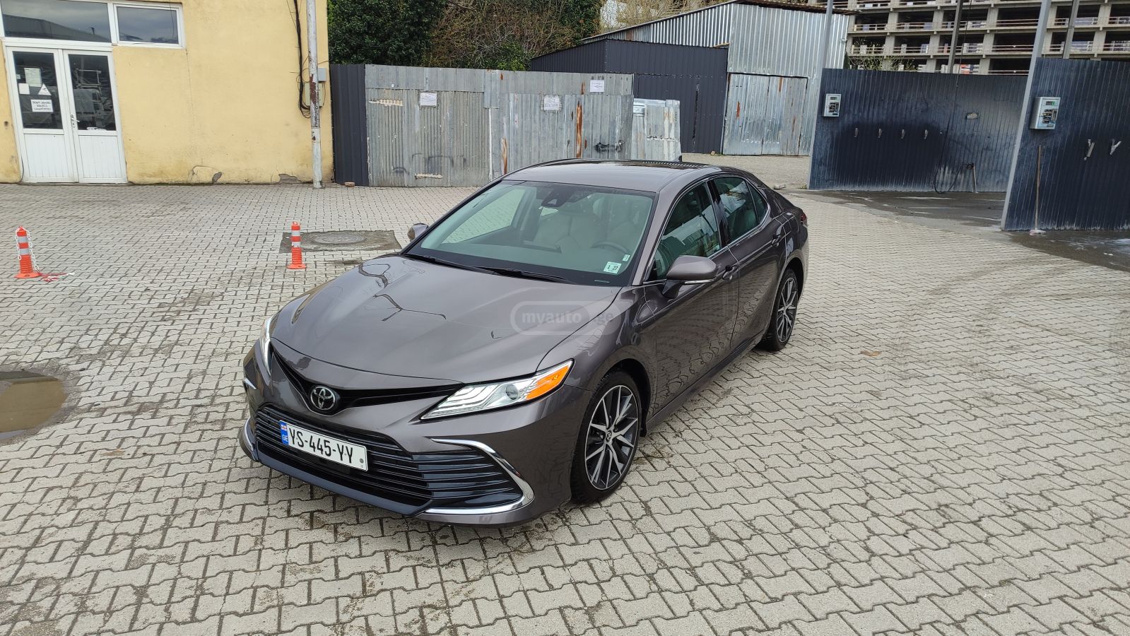 Toyota Camry - фото 2